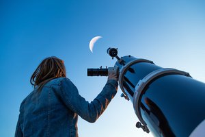 Наблюдение Юпитера в телескоп на набережной Ангары