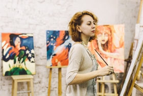 Дебютная выставка иркутской художницы Катерины Томиловой