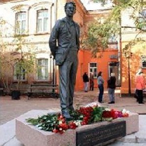 Памятник Юрию Ножикову