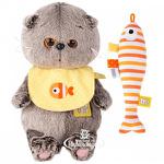 Мягкая игрушка BudiBasa Кот Басик BABY в слюнявчике с рыбкой-погремушкой (в подарочной коробке) BB-004 (ООО МПП) - продажа опт